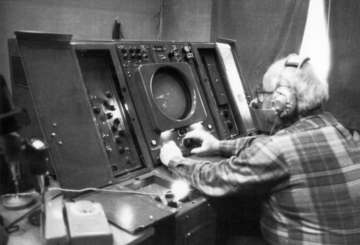Wyświetlacz radaru precyzyjnego podejścia w Krakowie (Przełom 1979/1980) Fot. PAŻP